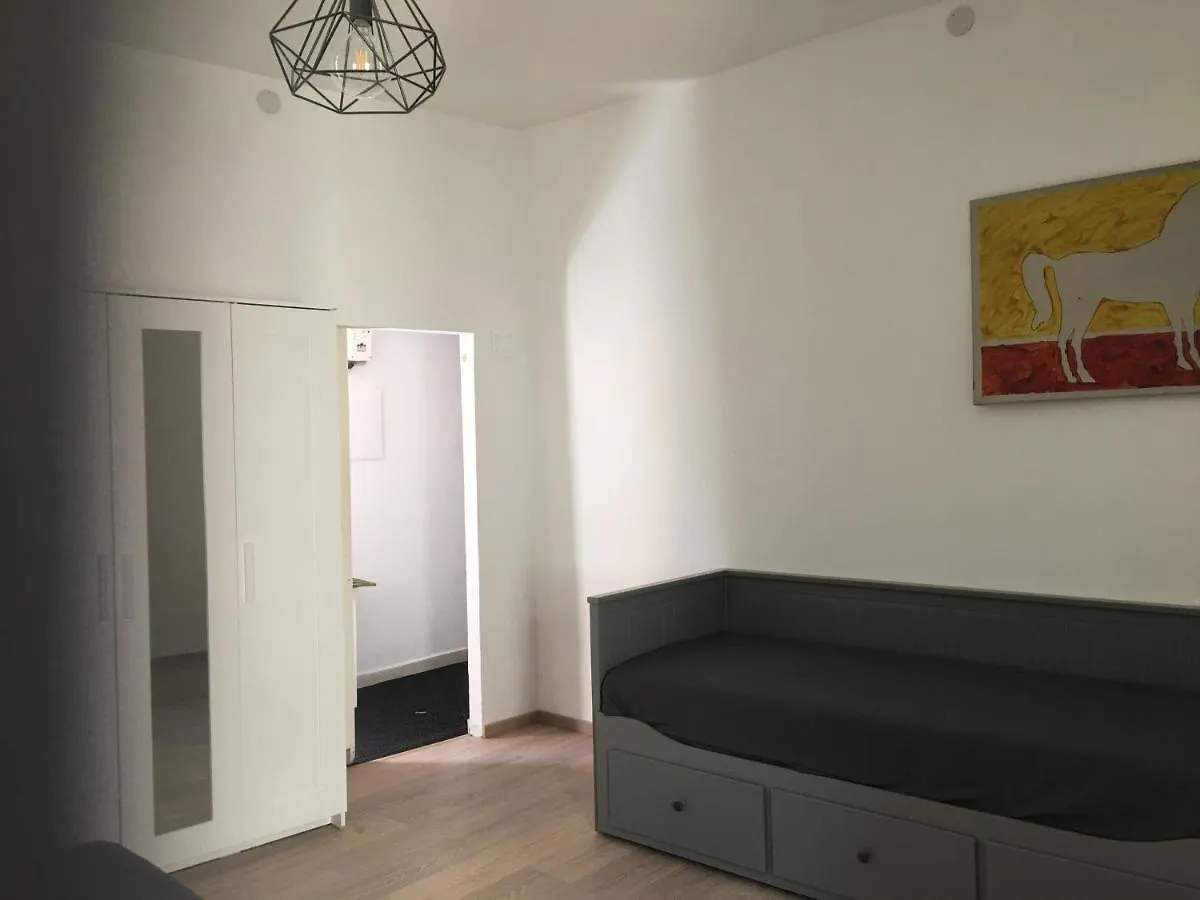 Appartamento La Casa Nell'Antico Cortile Aeroporto di Catania Fontana Rossa Italia