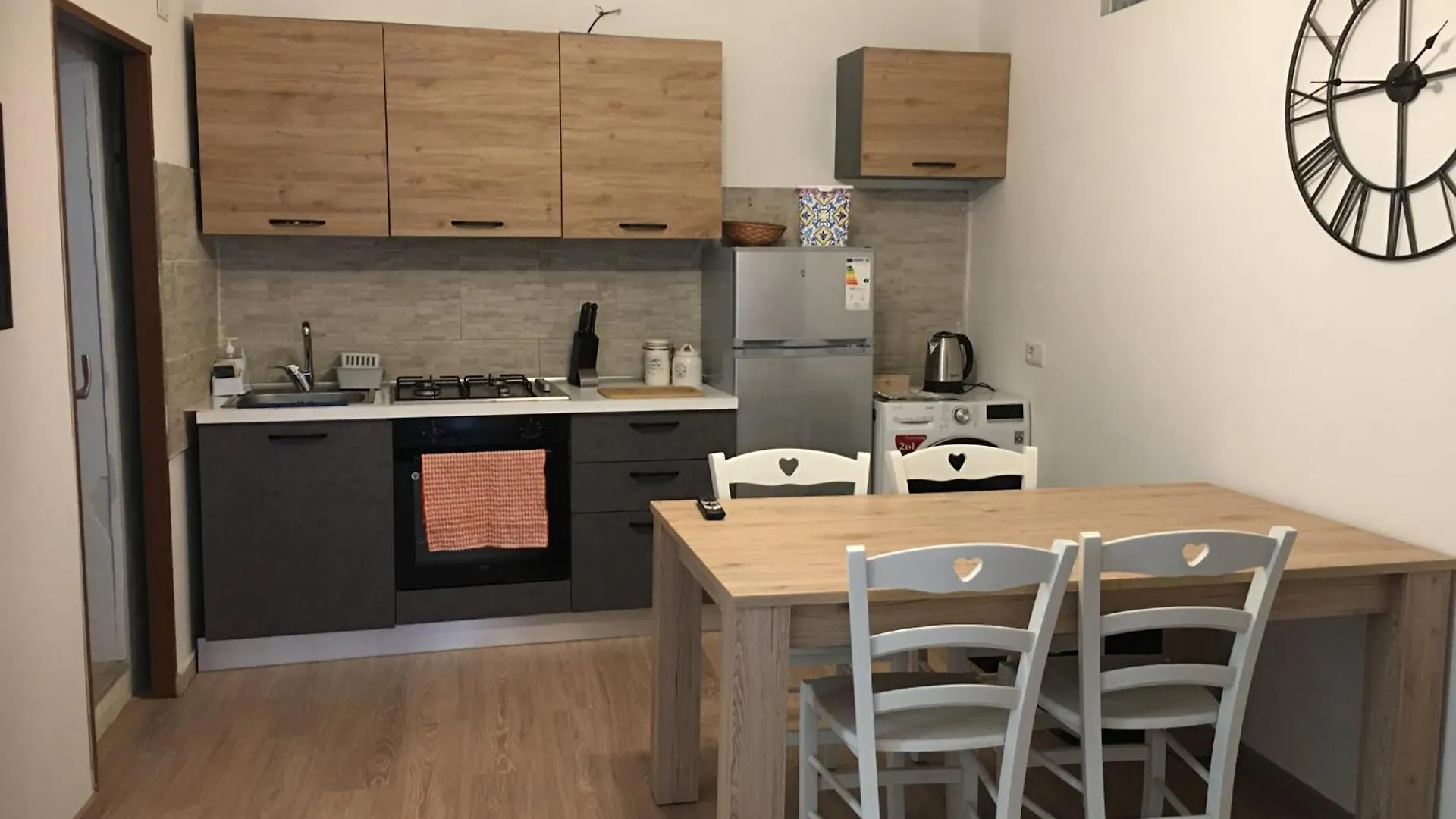 Appartamento La Casa Nell'Antico Cortile Aeroporto di Catania Fontana Rossa